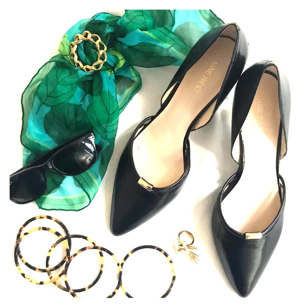 NWT Classic Black Pump with delicate details